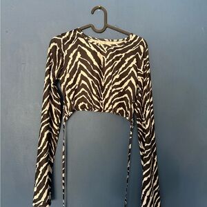 Black and white zebra print long sleeve top with tie up detail #festivalvibes